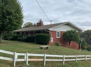 441 Mulberry St, Clyde, NC 28721