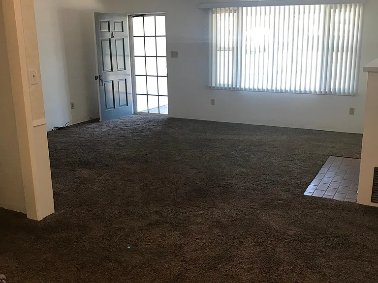 725 Montview Dr — Photo 2