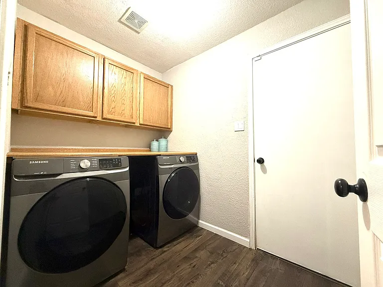 202 Paige Bnd — Photo 8