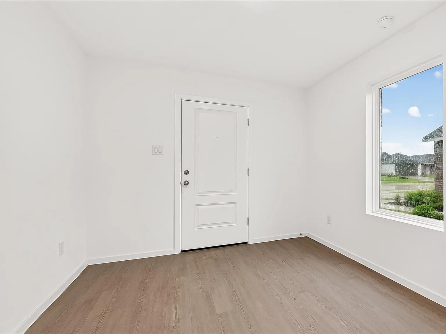 4 bed, 2.5 bath, 2279 sqft, $2,100 — Photo 3