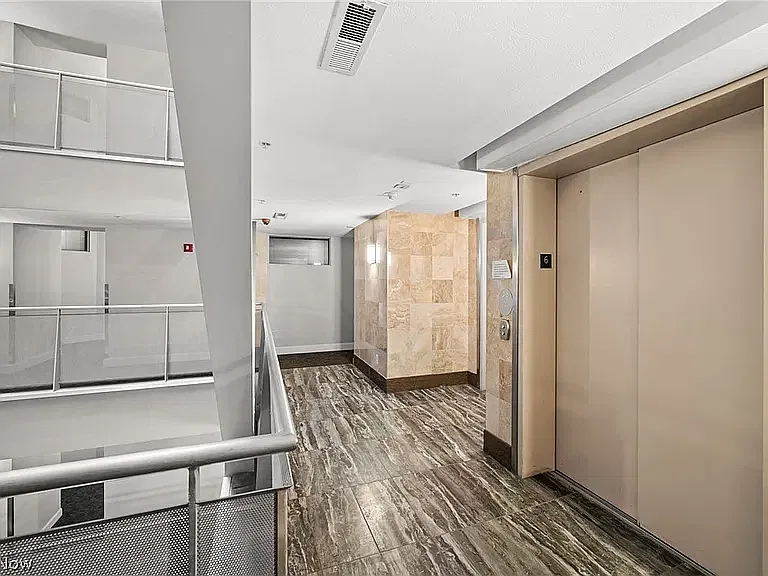 1237 Washington Ave — Photo 2