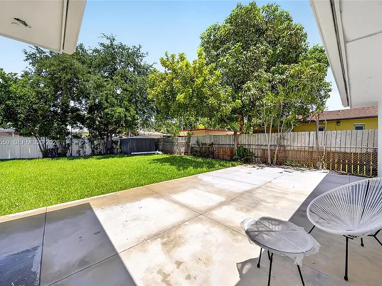 1619 Hollywood Blvd — Photo 17