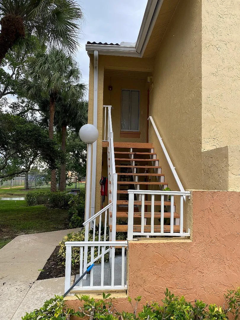 2 bed, 2.0 bath, 1044 sqft, $1,999 — Photo 2