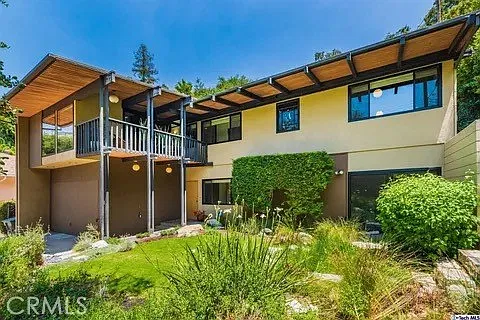 3 bed, 2.5 bath, 2429 sqft, $9,500 — Photo 2