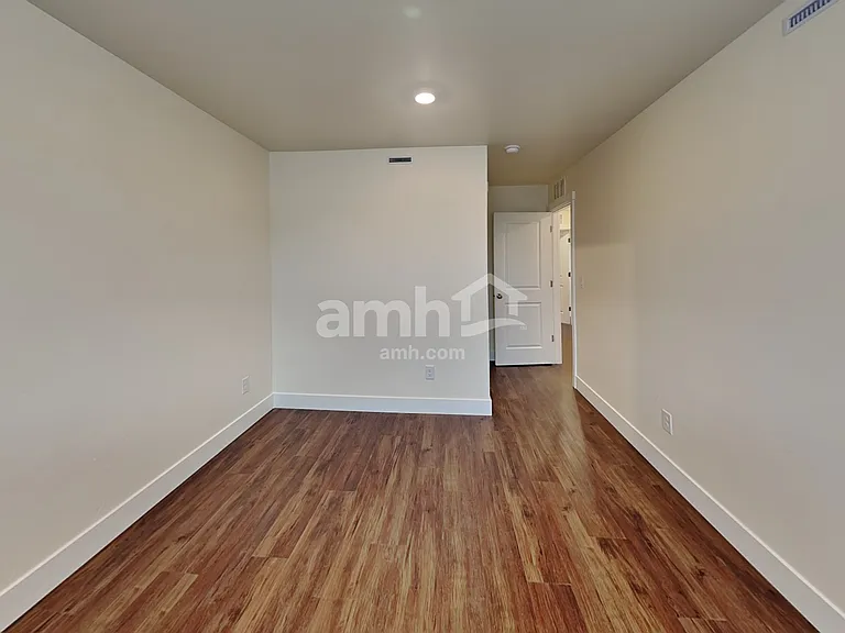 1052 S Woodsome Ave — Photo 12