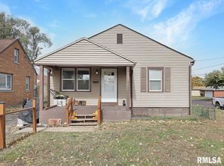 1521 Fisher St, Pekin, IL