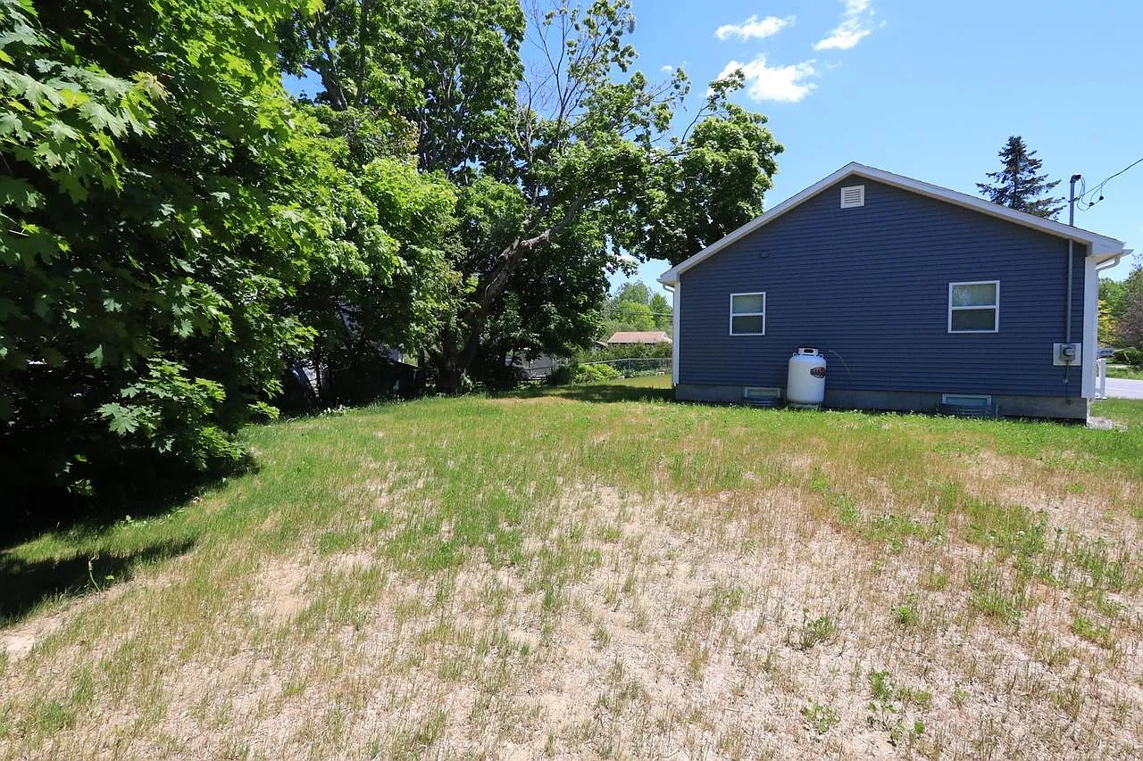 3 bed, 1200 sqft, $2,000 — Photo 4