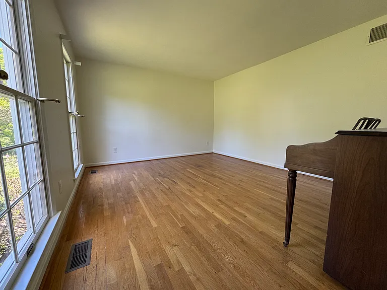2335 Elderberry Ln — Photo 17