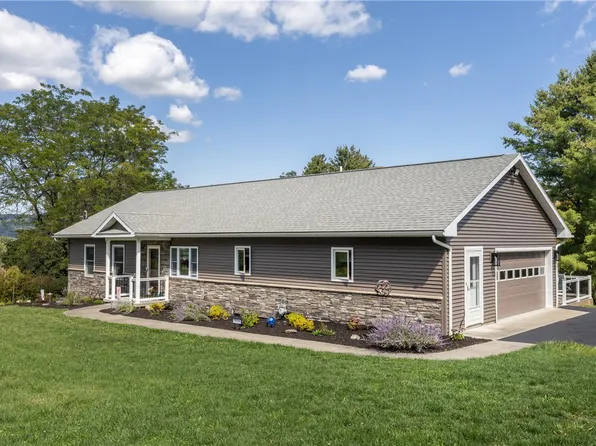 2614 Morrcrest Dr, Corning, NY 14830