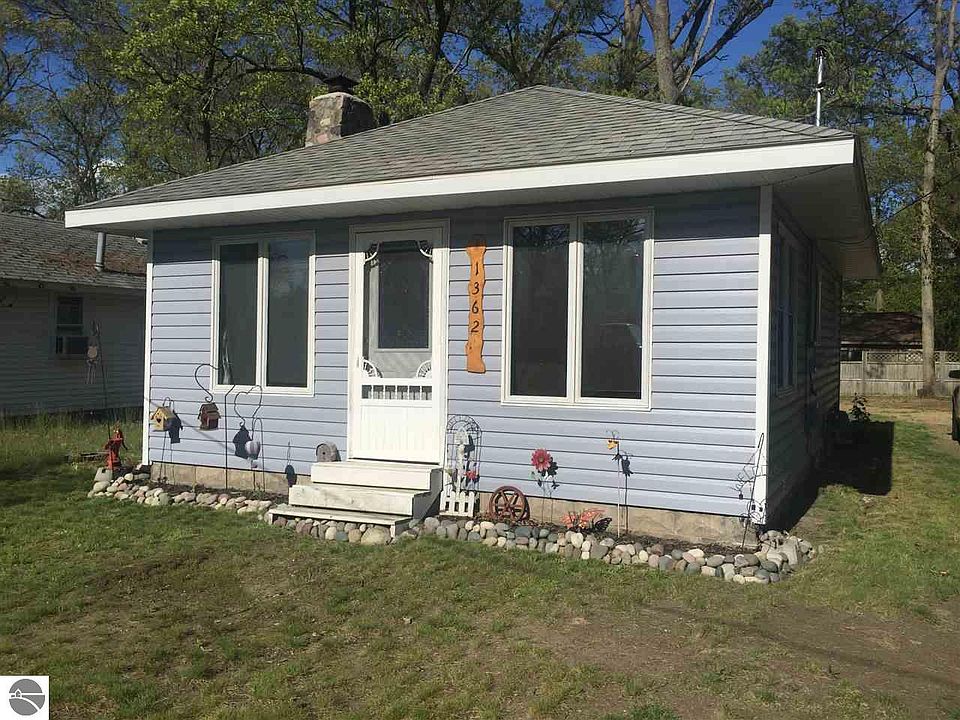 1st image of 1362 Ash St
