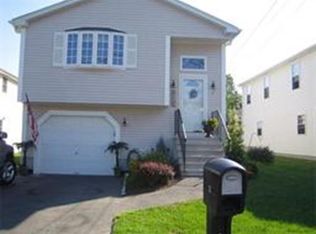 4 Branch Ave, Cumberland, RI 02864