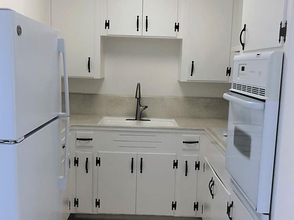 3rd image of 655 Mariposa Ave #4