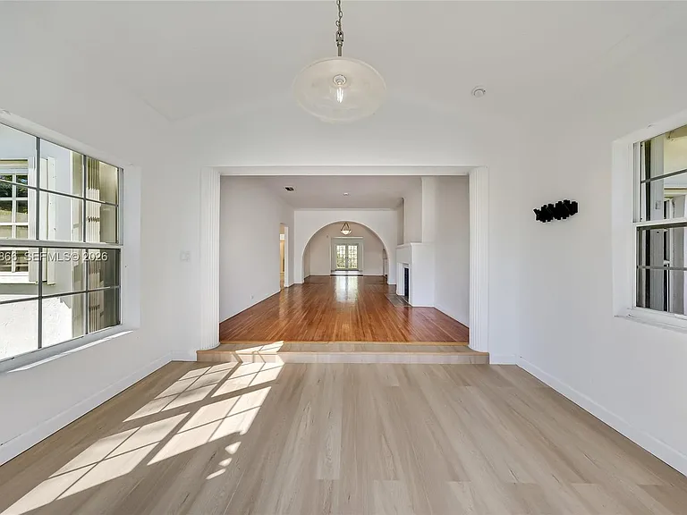 9056 Emerson Ave — Photo 3