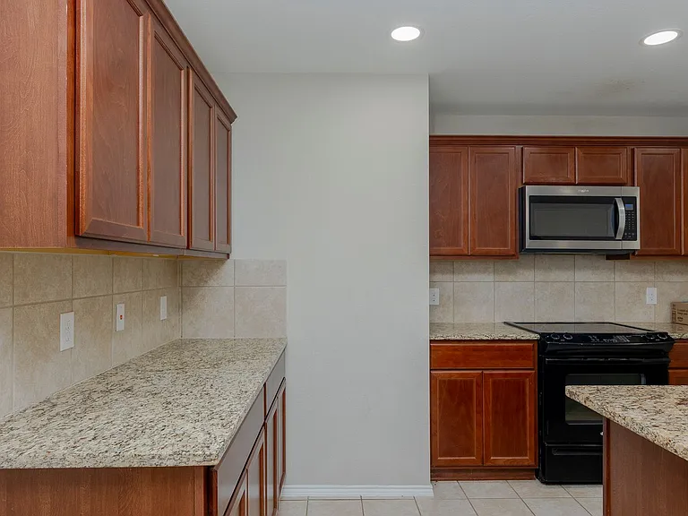 2544 Saldana Dr — Photo 9