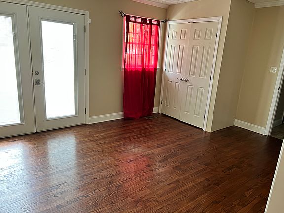 4th image of 4807 S Main St