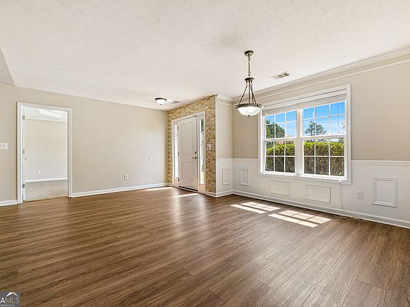 3rd image of 34 Lilly Oak Ct