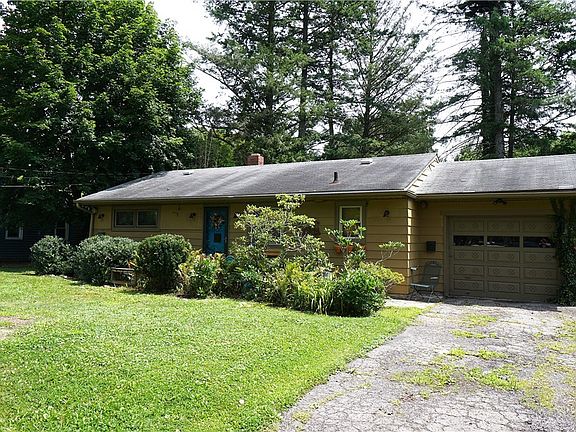 3rd image of 264 Kent Dr