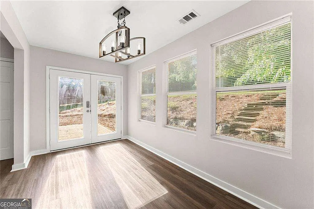 4 bed, 2.0 bath, $2,600 — Photo 4