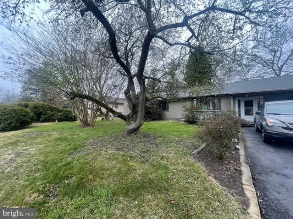 360 E Stafford Ave, Laurel Springs, NJ 08021