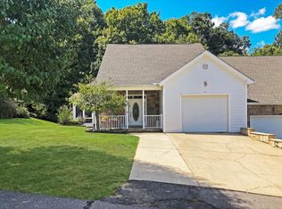 121 Rose Dr, Dover, TN 37058