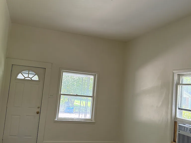 6123 Winthrop Ave — Photo 4
