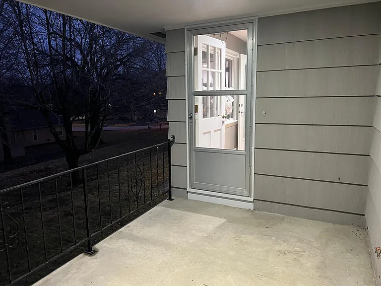 12233 Holmes Rd — Photo 10