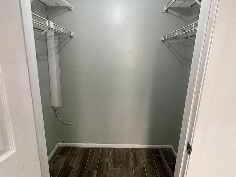 145 Oyster Bay Cir #150 — Photo 9