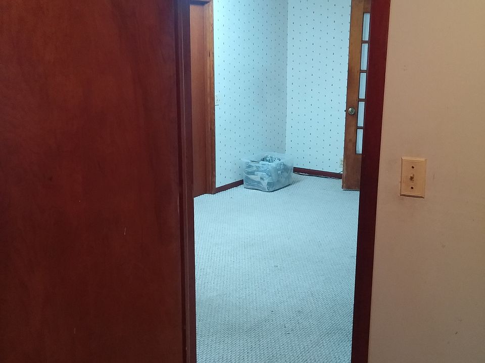 1st image of 207 E State St