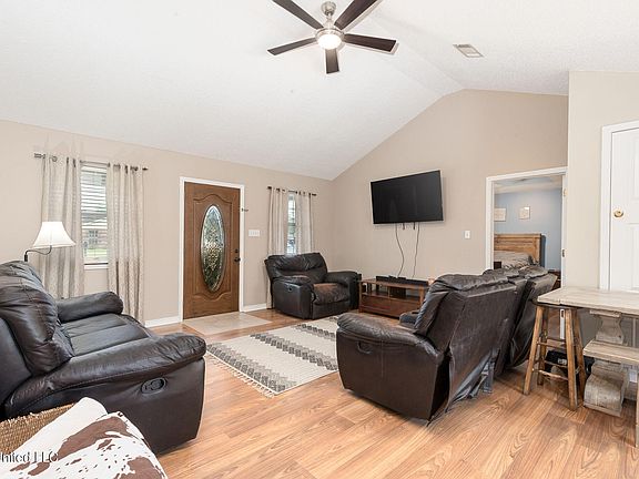5th image of 10516 Dogwood Dr