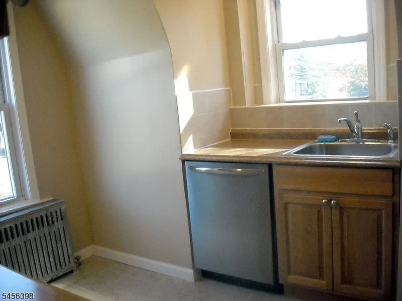 3 bed, 2.0 bath, $2,200 — Photo 2
