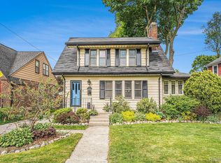 482 W Iroquois Rd, Pontiac, MI 48341