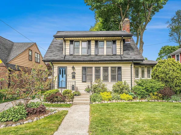482 W Iroquois Rd, Pontiac, MI 48341