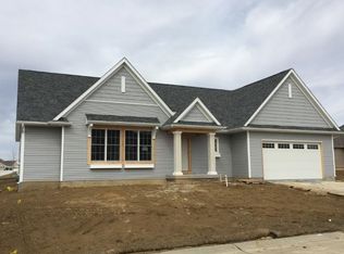 6538 Prairie Grass Ln, Bettendorf, IA