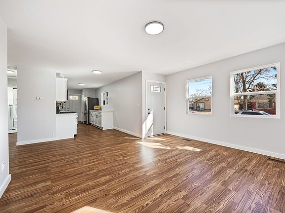 4th image of 60 Hickory Dr