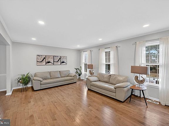 3rd image of 711 Campbell Way