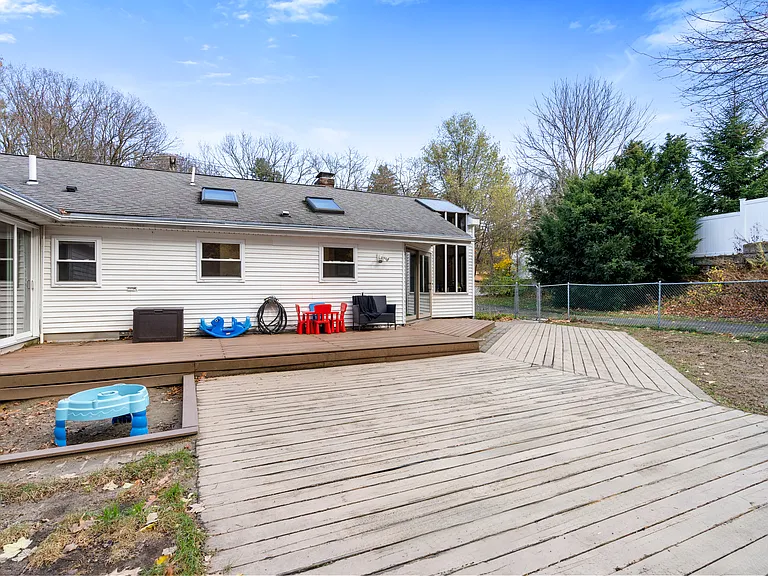 351 Winchester St — Photo 21