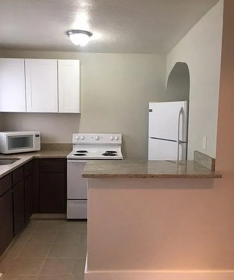 Pretty Fully equip Kitchen