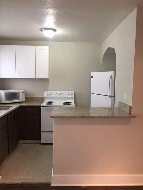 Pretty Fully equip Kitchen