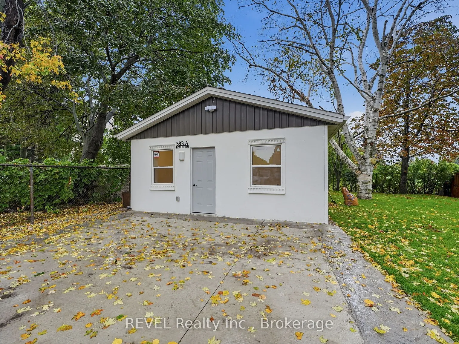 3 bed, $2,000 — Photo 1