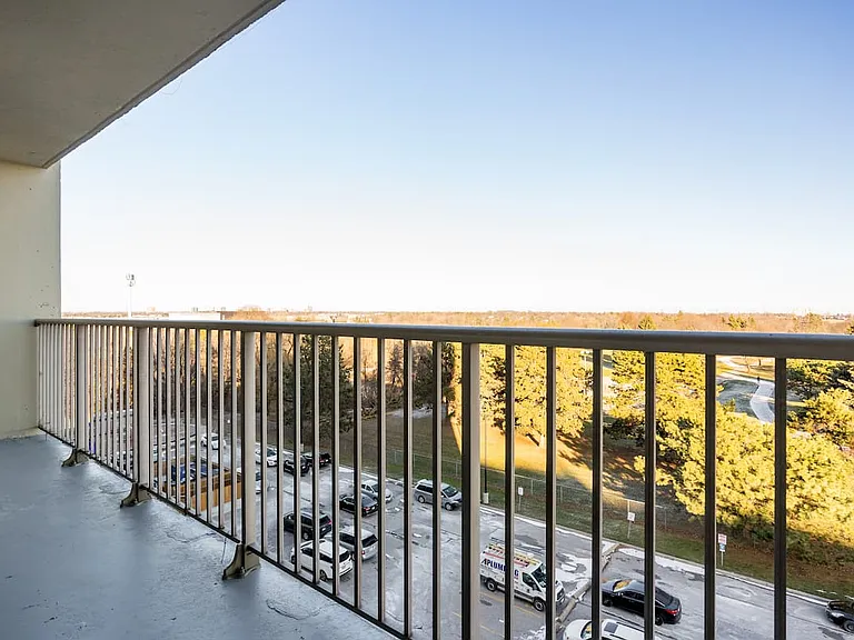 10 Tuxedo Ct — Photo 14