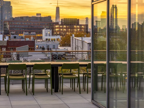 584 Leonard Street image 18 of 20