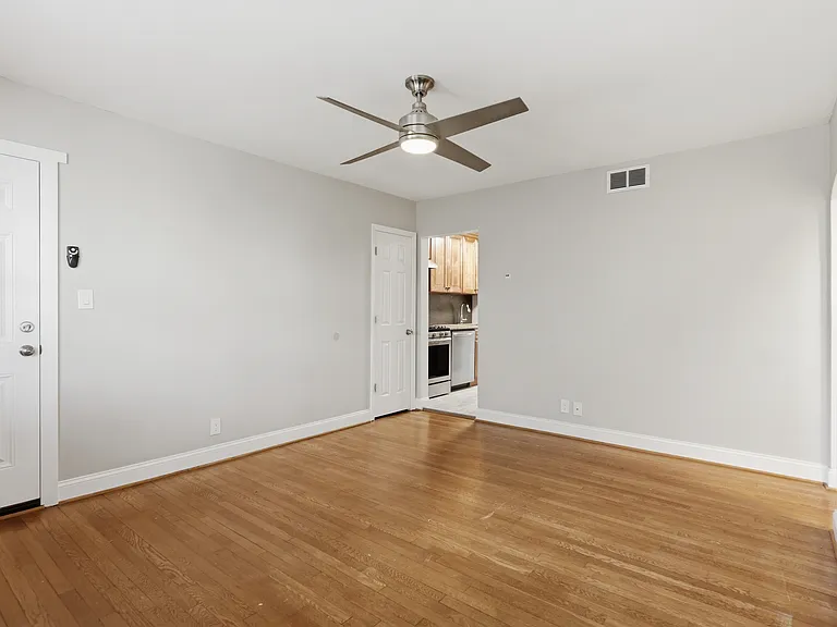 1231 Penn St NE — Photo 9