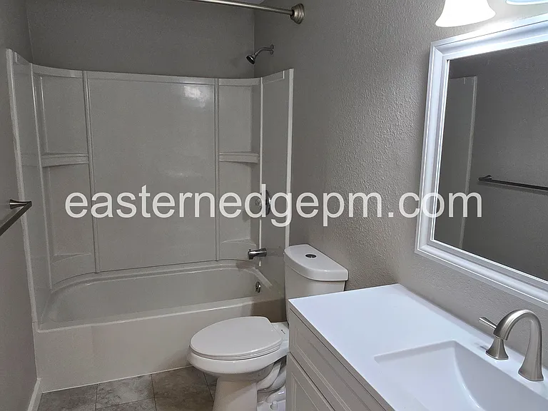 630 SW 24th St #5 — Photo 6