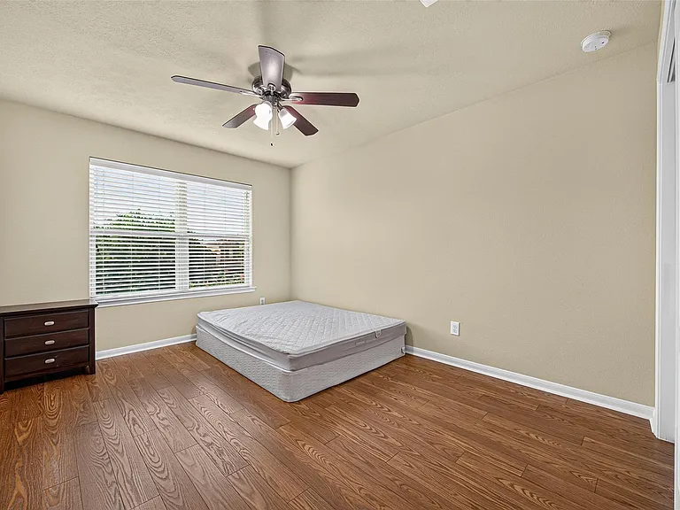 9106 Fuqua Breeze Dr — Photo 34