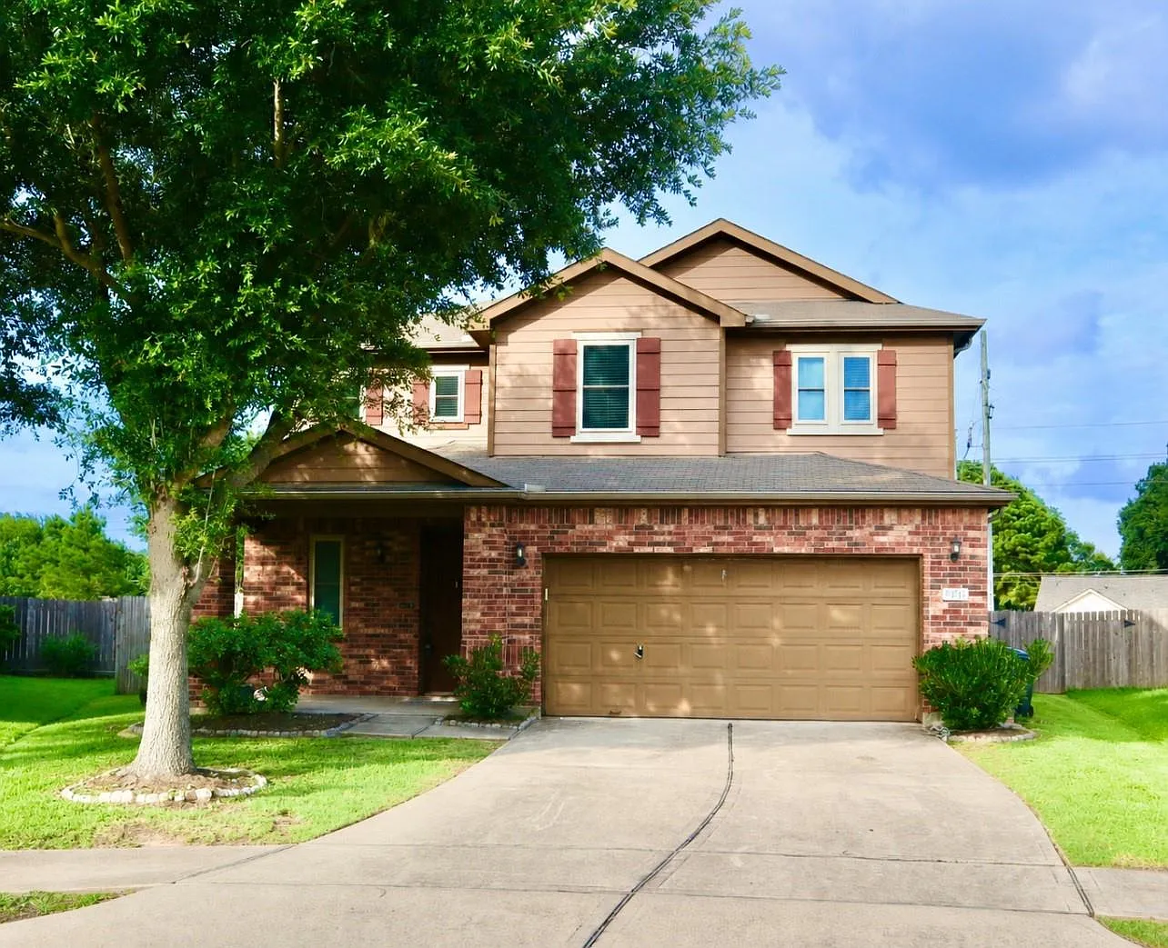 3 bed, 2.5 bath, 2688 sqft, $2,400 — Photo 1