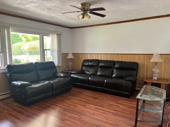 (undisclosed Address), Levittown, NY 11756