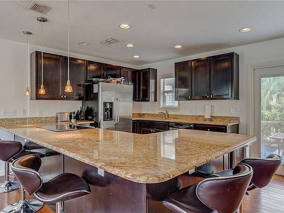 3rd image of 1712 Merritt Park Dr