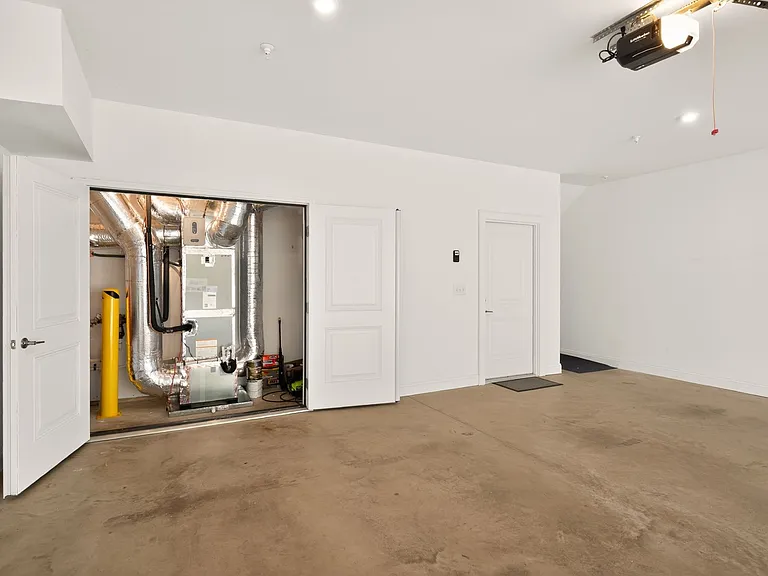 333 SE Eheart St — Photo 68