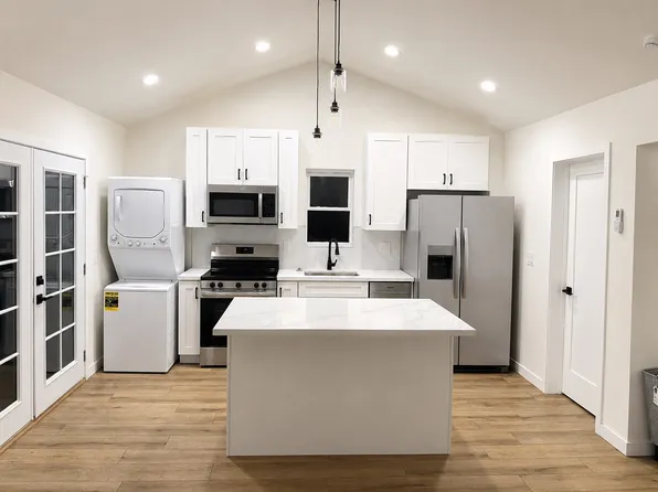 2533 Eucalyptus Ave #B, Long Beach, CA 90806