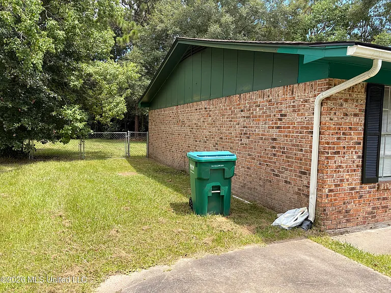 3020 Bemis Ave — Photo 14